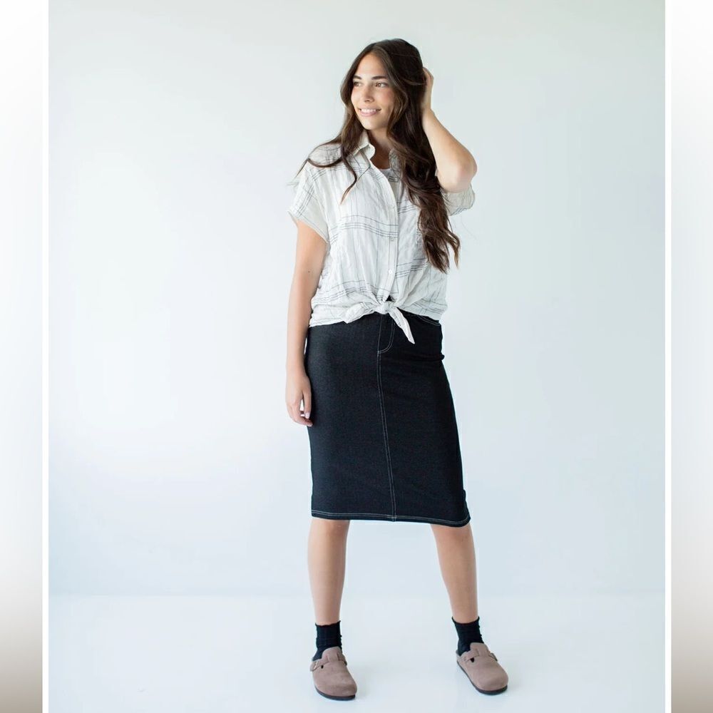 The Main Street Exchange 8-12 Piper Black Knit Denim Pencil Skirt Knee Length